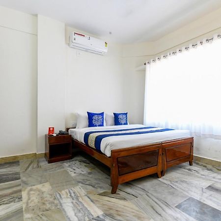 Oyo 11328 Hotel Chandrika Residency Kochi Exterior foto