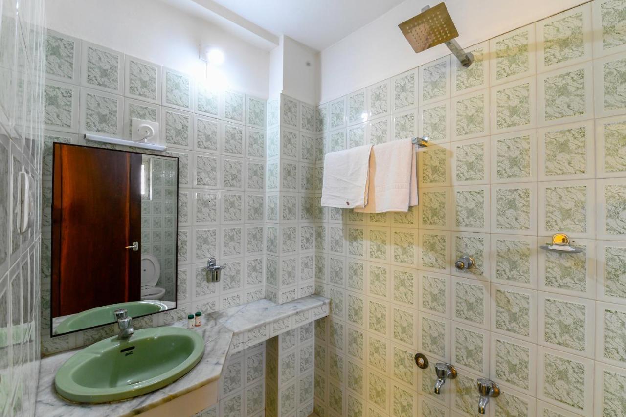 Oyo 11328 Hotel Chandrika Residency Kochi Exterior foto