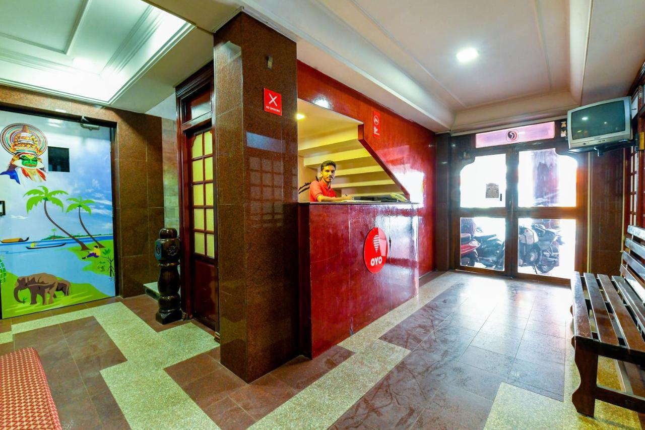 Oyo 11328 Hotel Chandrika Residency Kochi Exterior foto