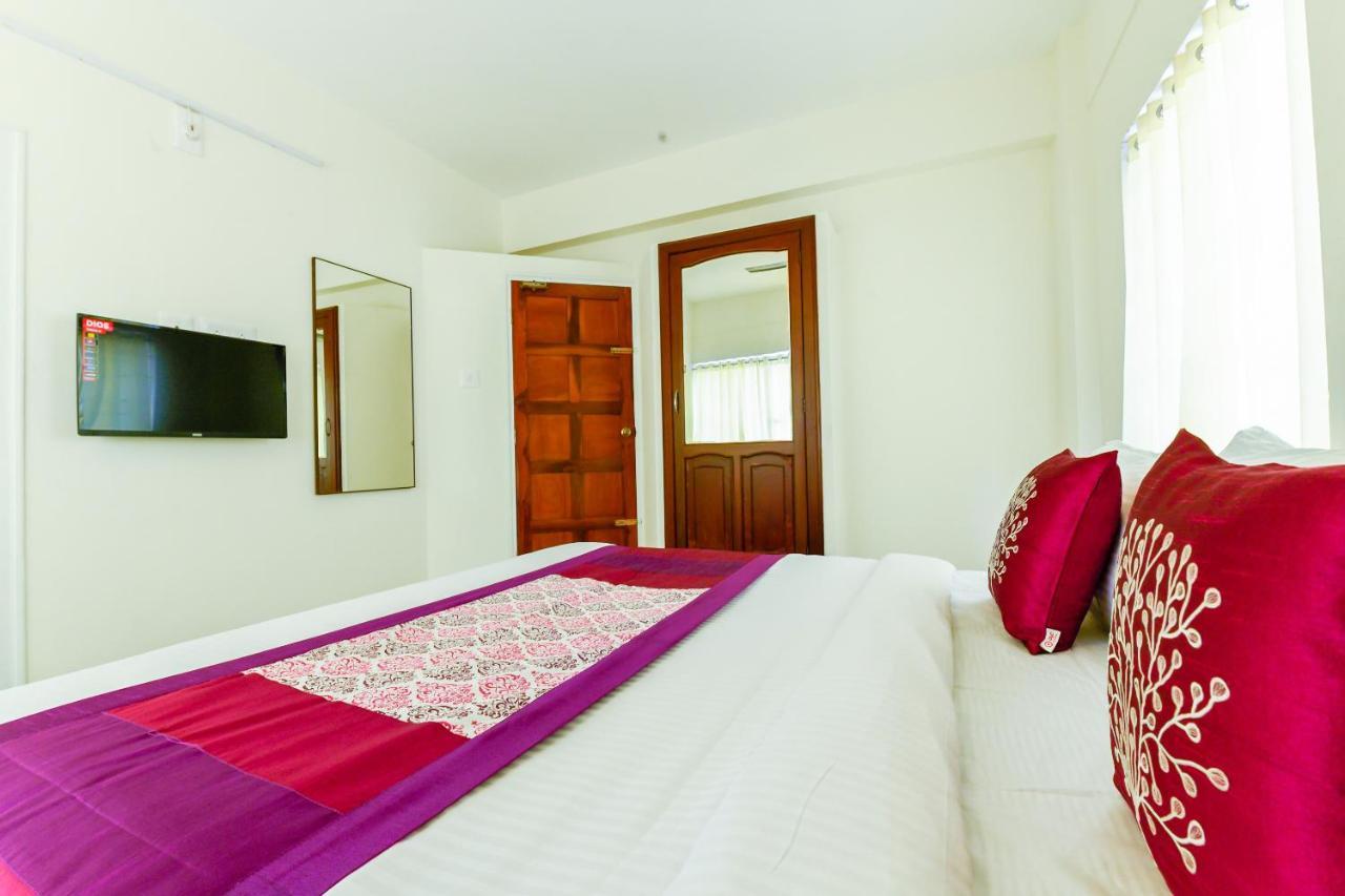 Oyo 11328 Hotel Chandrika Residency Kochi Exterior foto