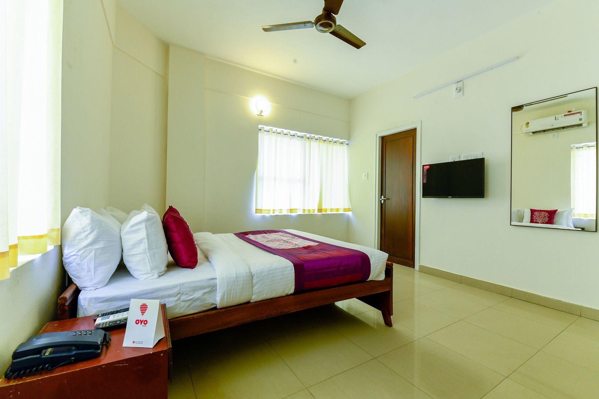 Oyo 11328 Hotel Chandrika Residency Kochi Exterior foto