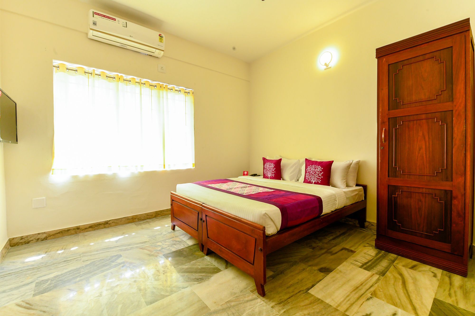 Oyo 11328 Hotel Chandrika Residency Kochi Exterior foto